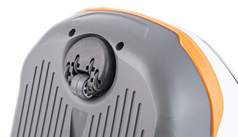 Front running roller for manoeuvrability The front running roller rotates 360 degrees, allowing the vacuum cleaner to move easily