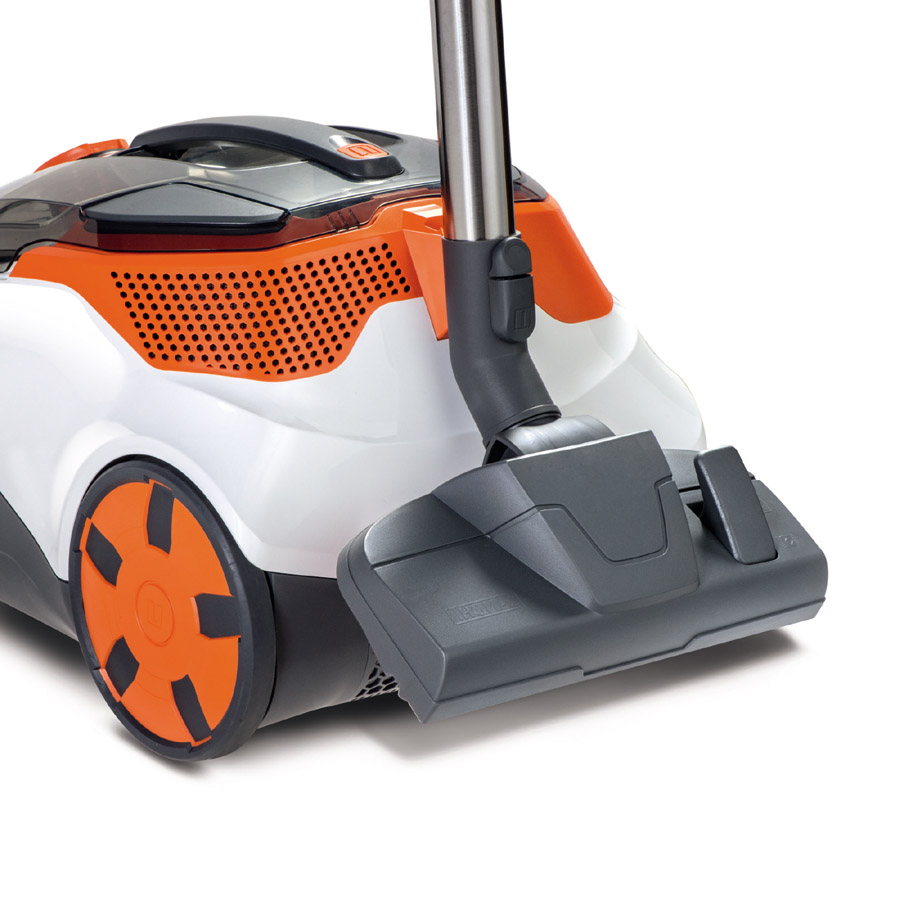 THOMAS DryBOX+AquaBOX Cat&Dog, tube and nozzle attached to the body THOMAS DryBOX+AquaBOX Cat&Dog vacuum cleaner, telescopic tube with universal nozzle are conveniently attached to the body